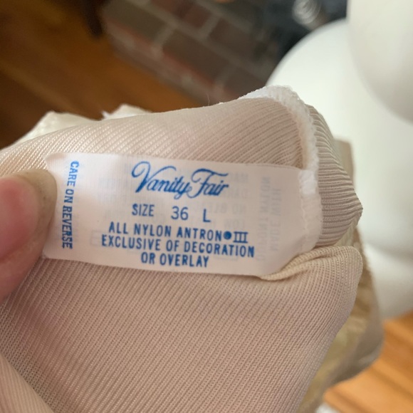 Vtg Vanity Fair lace slip - Picture 7 of 7